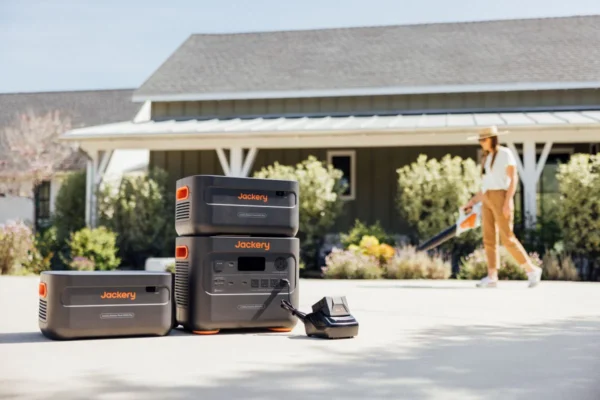 jackery_solar_generator_2000_plus_kit_6kWh_for_12kw_solar_system_cost (1)